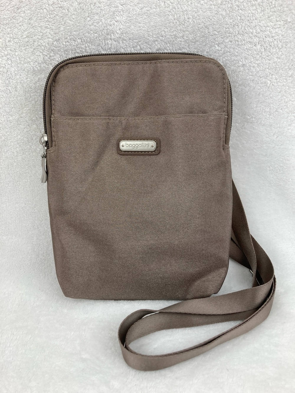 Baggallini Take Two RFID Bryant Crossbody 9” x 7” Sterling Shimmer